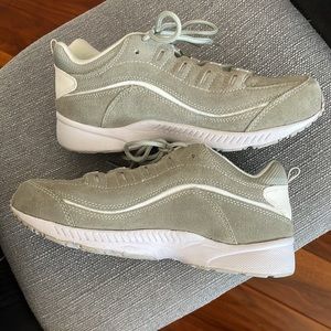 Easy Spirit sneakers, 7.5W